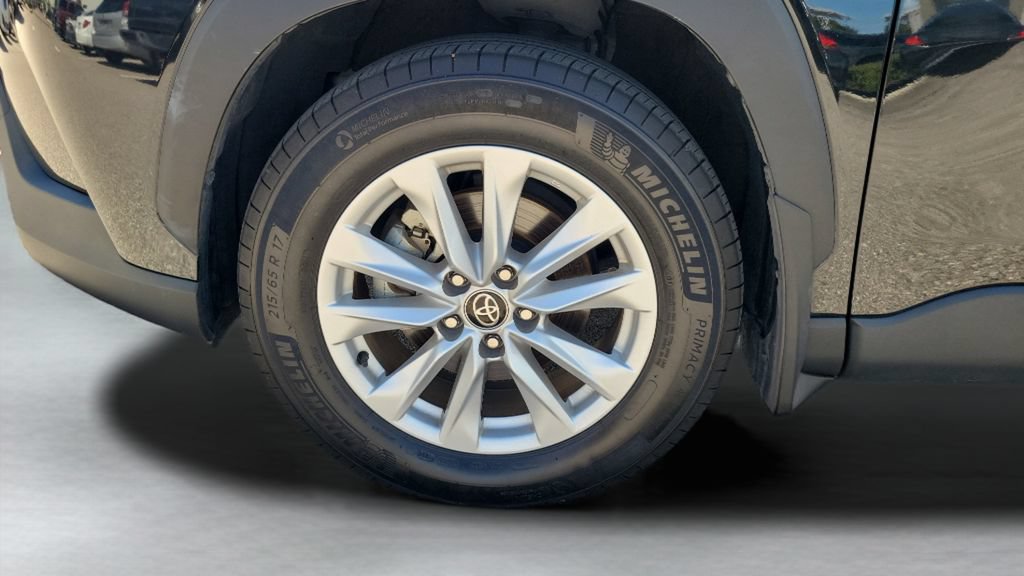Used 2025 Toyota Corolla Cross LE FWD image 25
