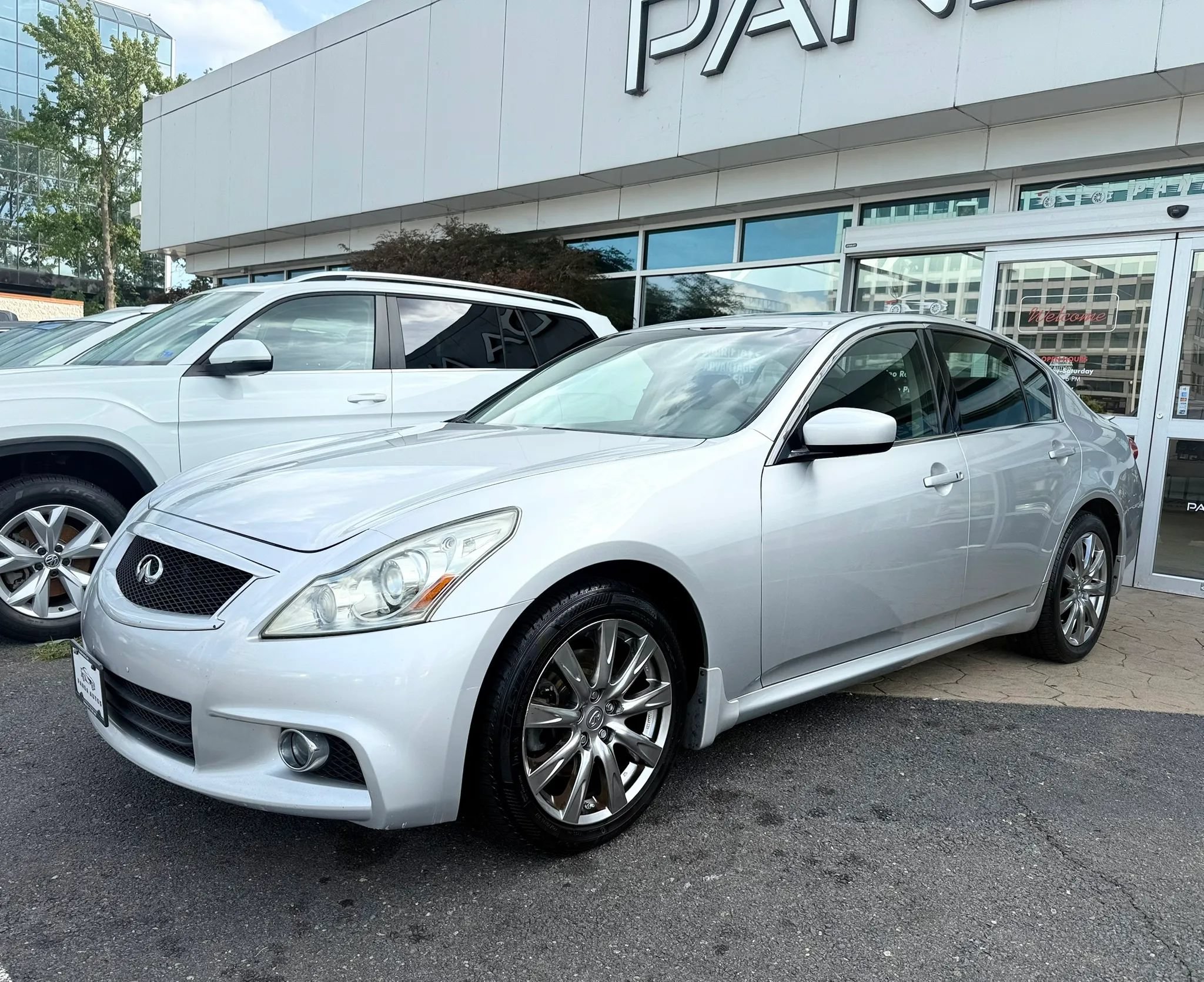 Used 2011 INFINITI G37 x Sedan w/ Premium Pkg AWD/4WD image 3