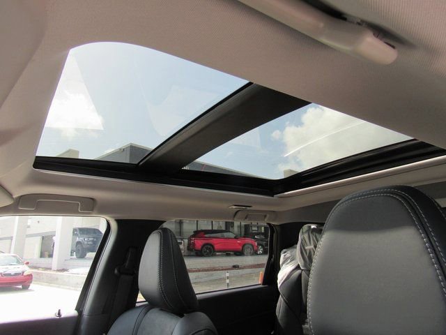 New 2025 Mitsubishi Outlander SE image 16