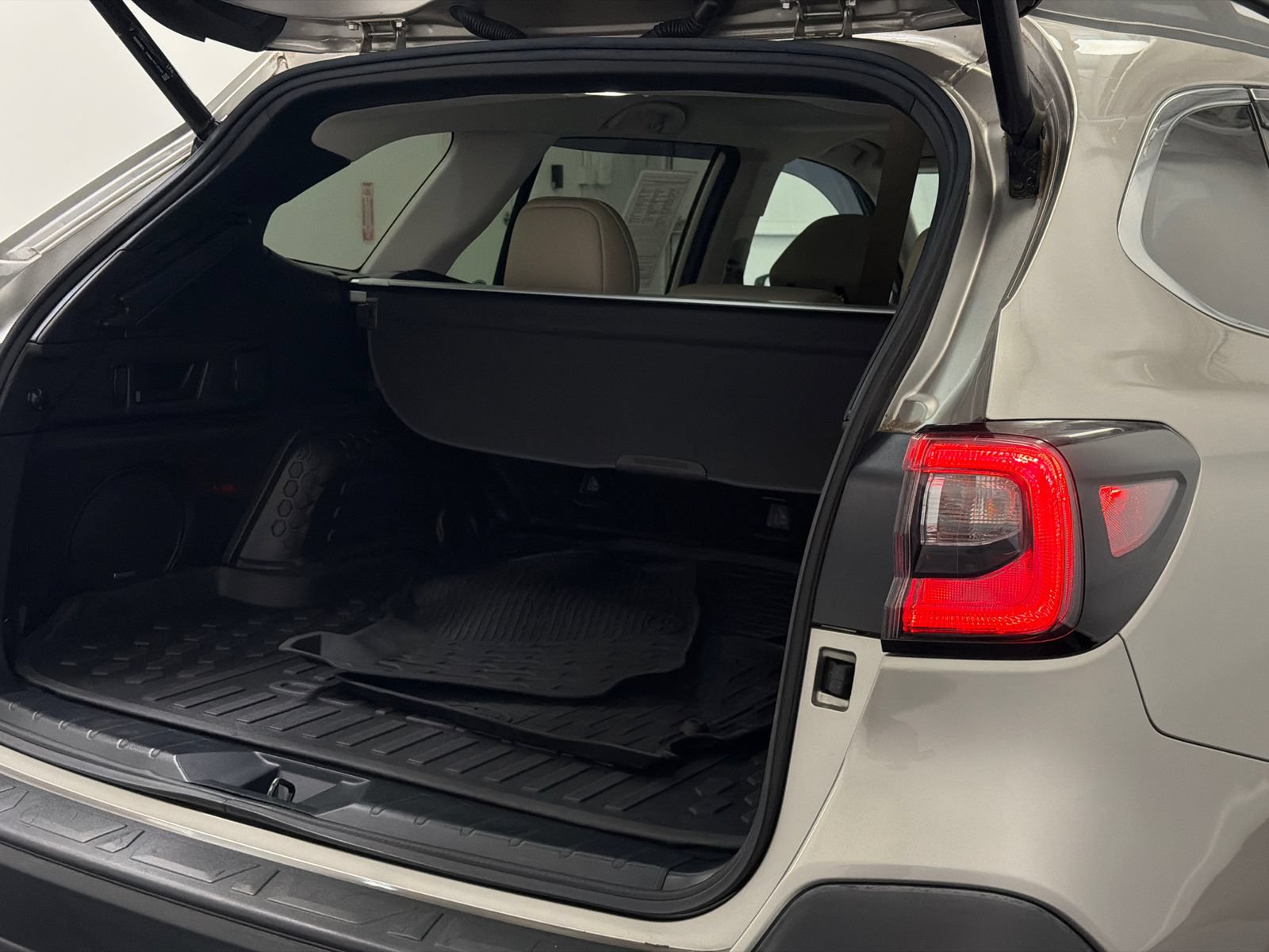 Used 2020 Subaru Outback Limited XT AWD/4WD image 9