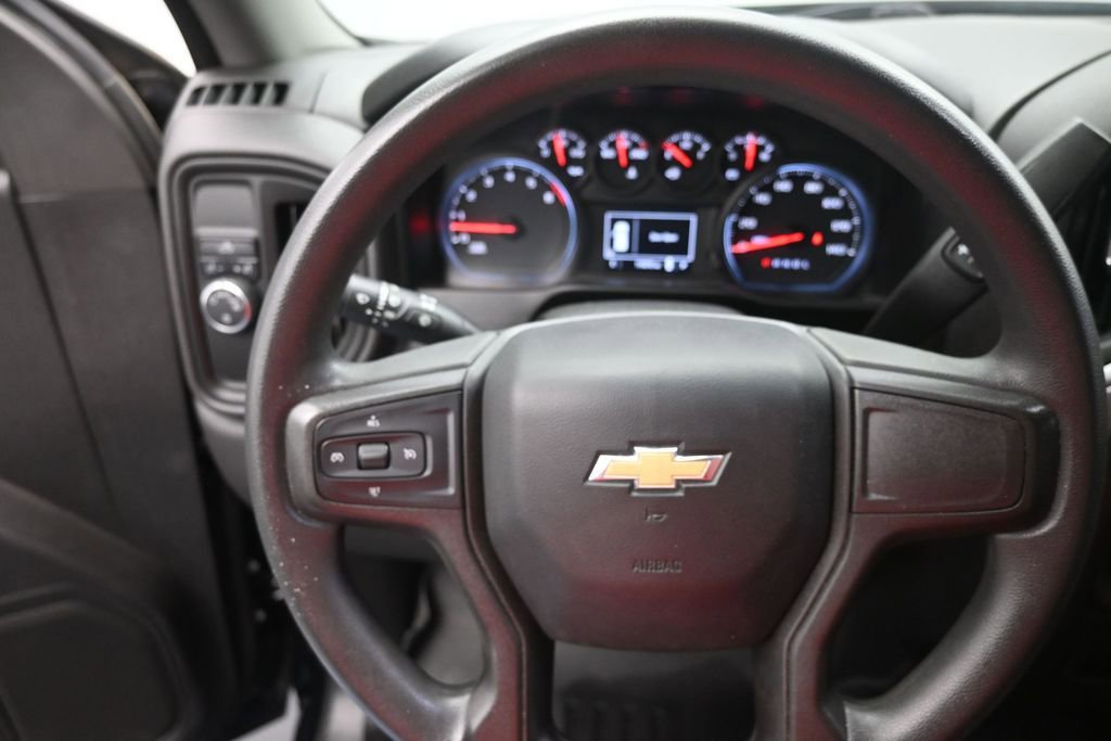 Used 2020 Chevrolet Silverado 1500 Custom w/ Custom Value Package RWD image 4