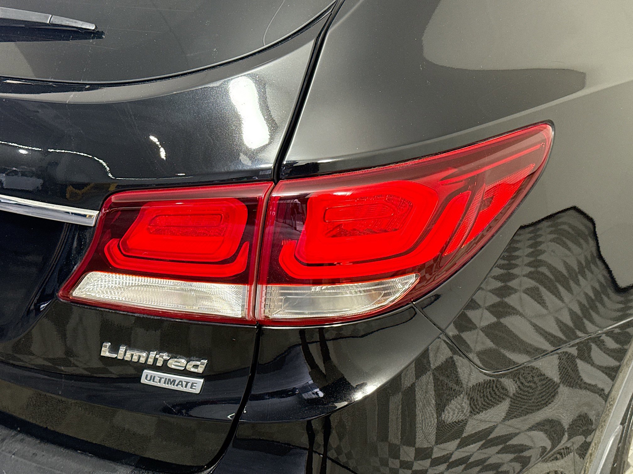 Used 2018 Hyundai Santa Fe Limited w/ Cargo Package FWD image 34