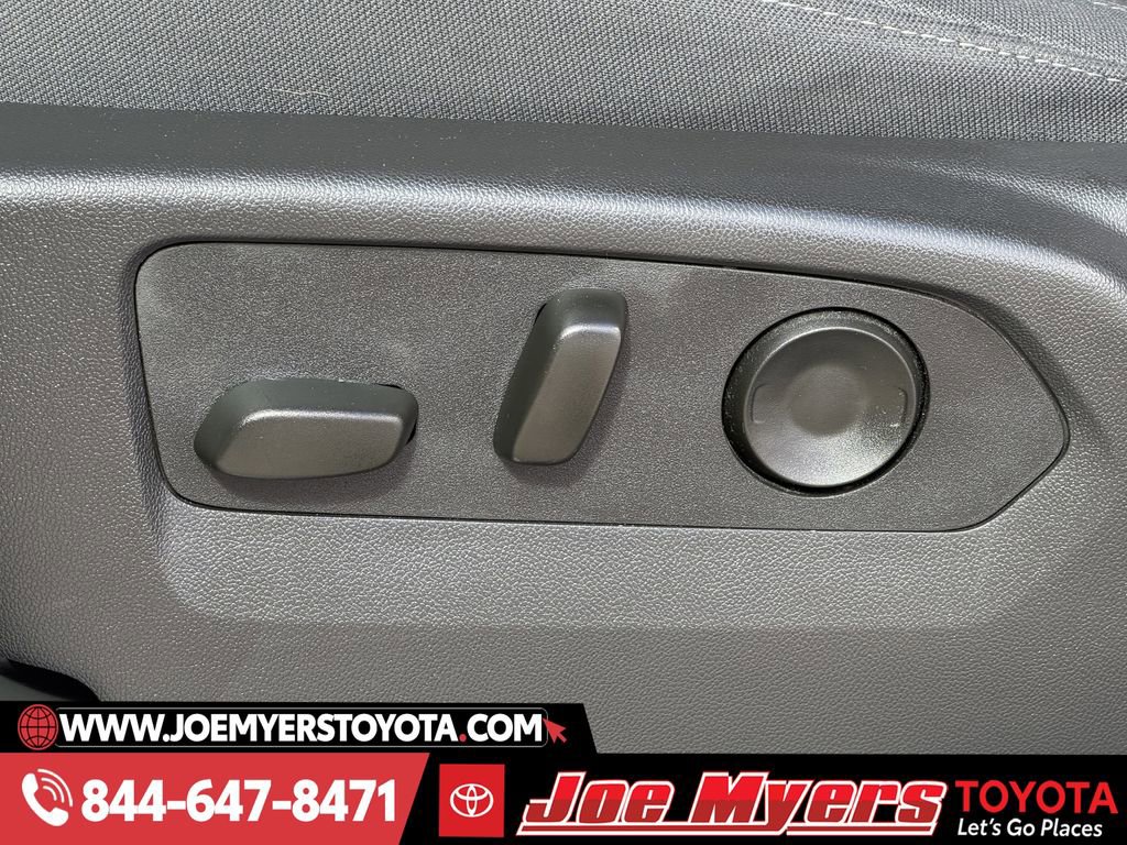 Used 2025 Chevrolet Silverado 3500 LT w/ Convenience Package image 28