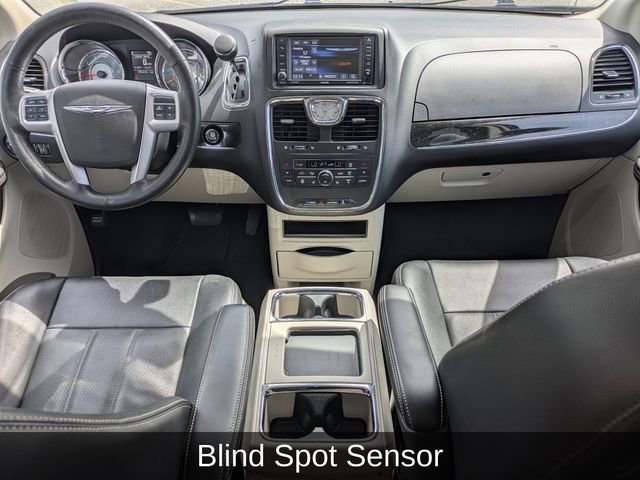 Used 2016 Chrysler Town & Country Touring-L FWD image 20