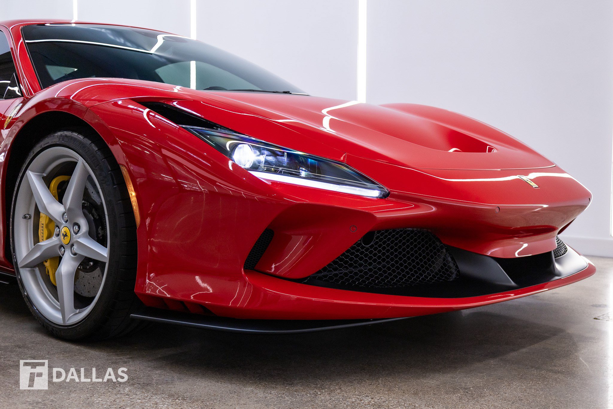 Used 2022 Ferrari F8 Tributo RWD image 22