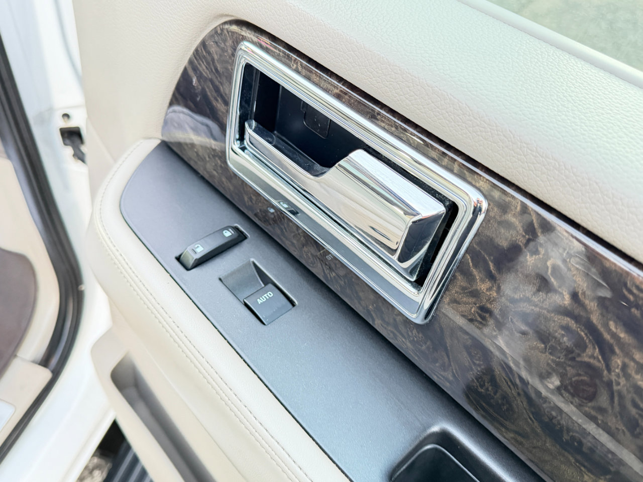 Used 2015 Lincoln Navigator L 4WD image 55