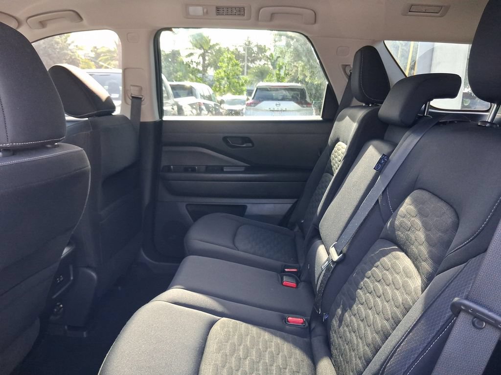 Used 2023 Nissan Pathfinder SV FWD image 11