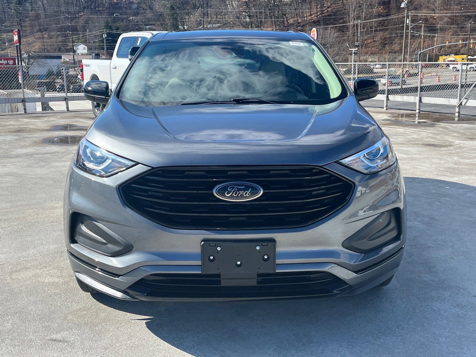 Certified 2024 Ford Edge SE w/ Black Appearance Package image 5