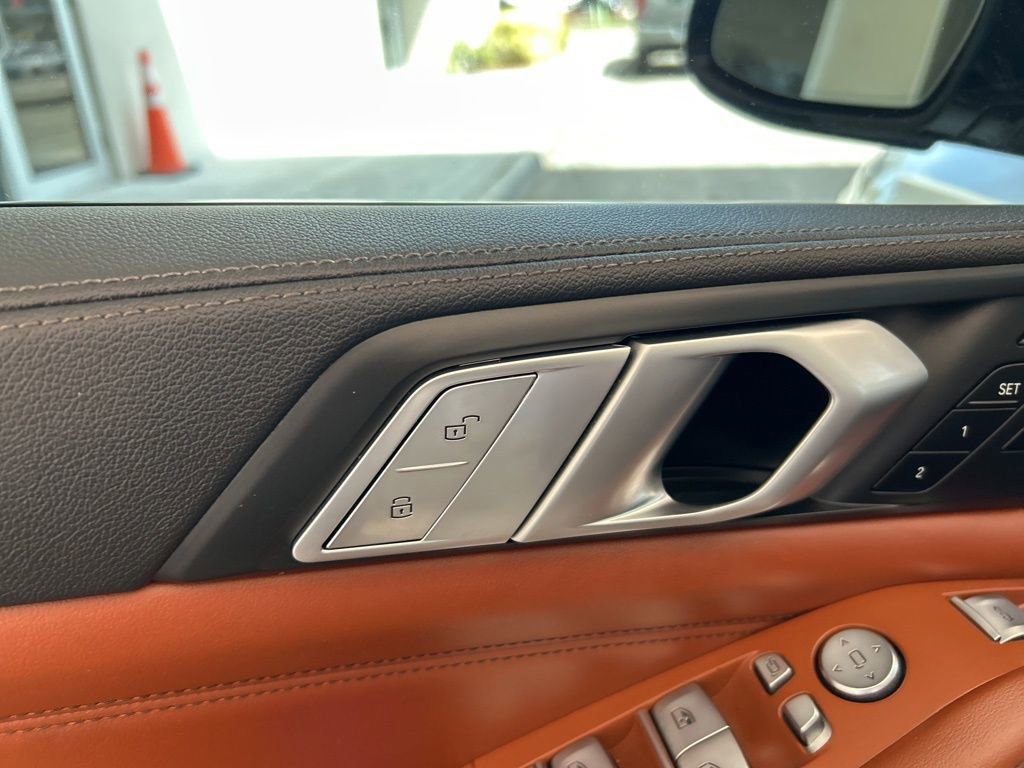 Used 2022 BMW X7 M50i image 49