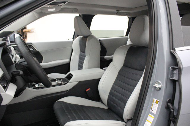 New 2026 Mitsubishi Outlander SE image 7