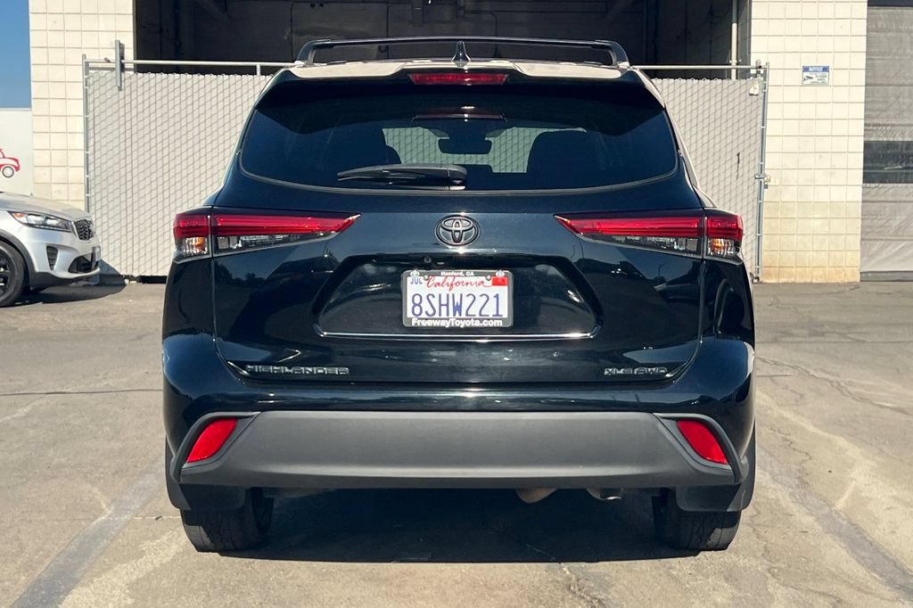 Used 2020 Toyota Highlander XLE AWD/4WD image 7