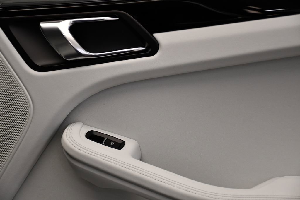 Certified 2025 Porsche Macan image 53