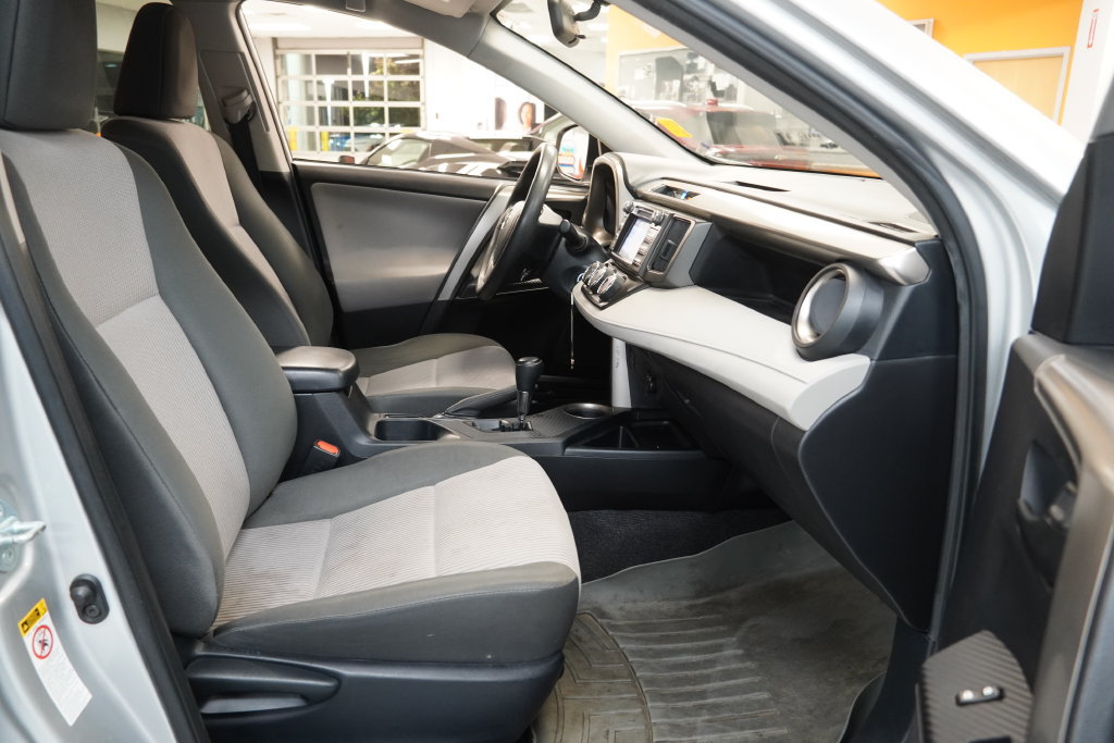Used 2014 Toyota RAV4 LE AWD/4WD image 32