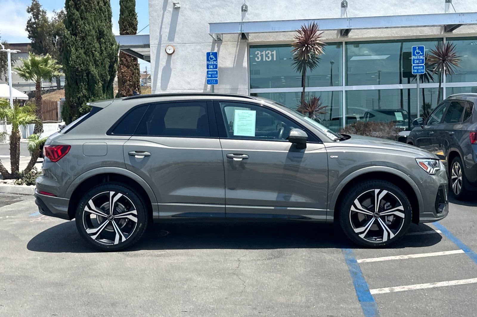 Used 2023 Audi Q3 2.0T Premium Plus w/ Premium Plus Package AWD/4WD image 3