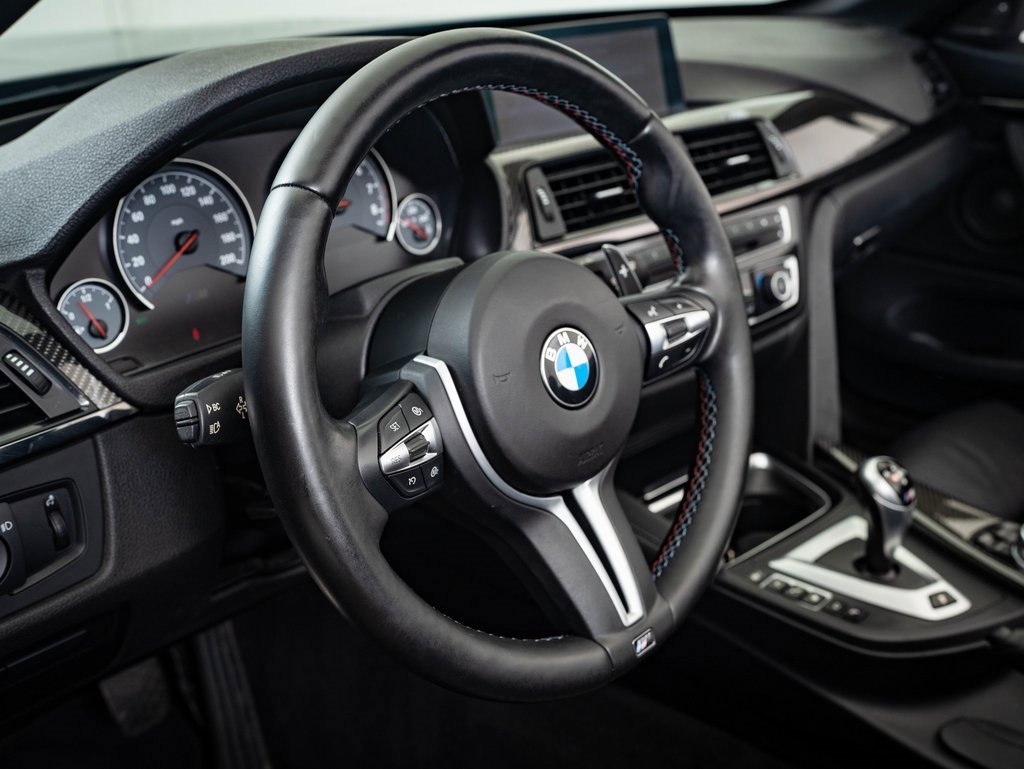 Used 2015 BMW M4 Convertible image 5