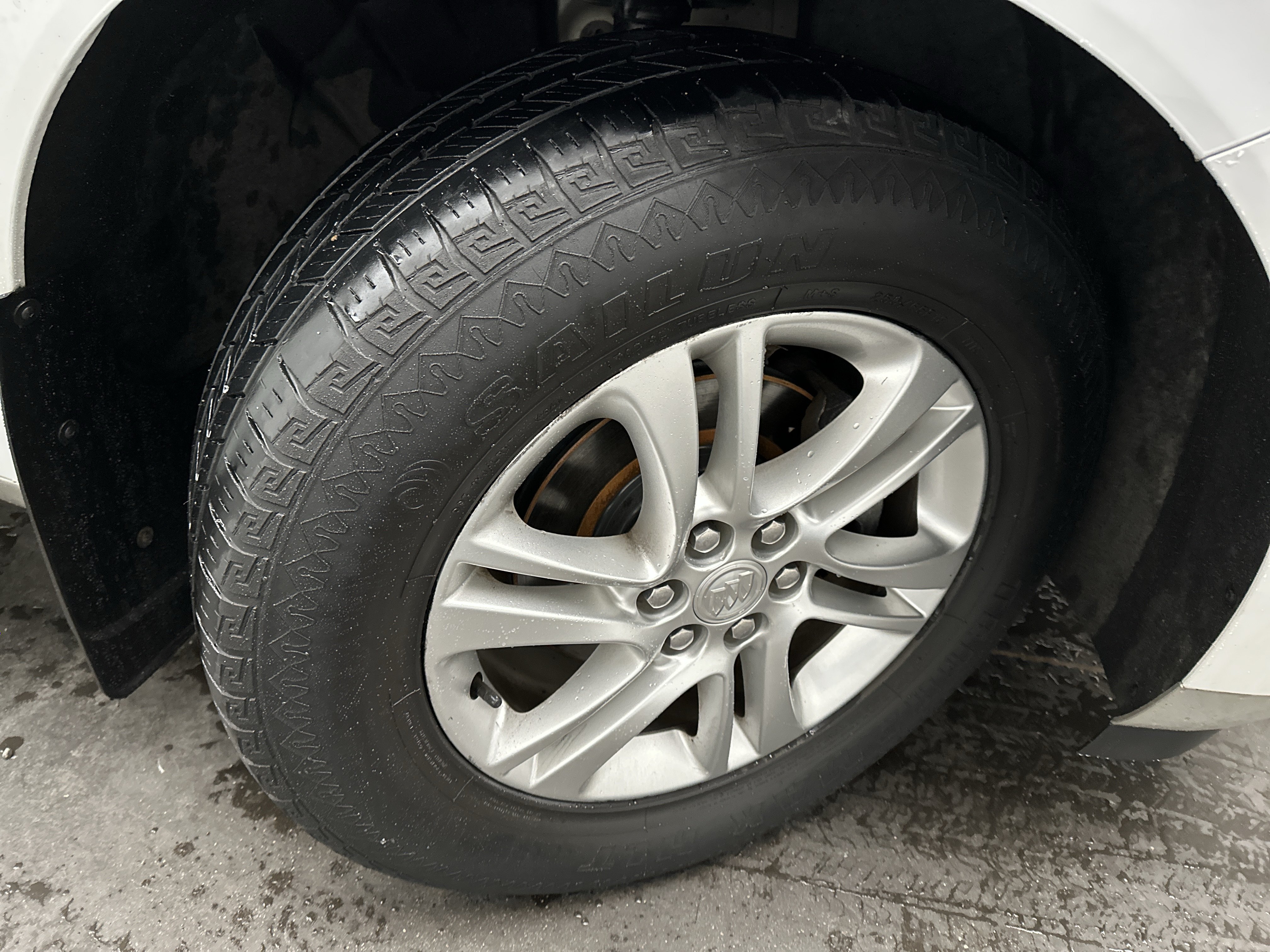 Used 2020 Buick Enclave Essence w/ Sound and Sites Package FWD image 11