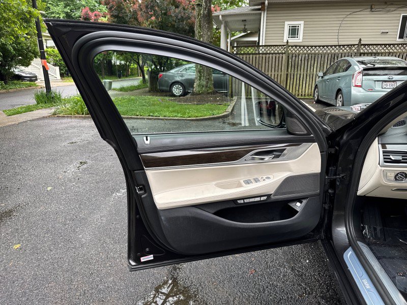 Used 2018 BMW 750i xDrive AWD/4WD image 10