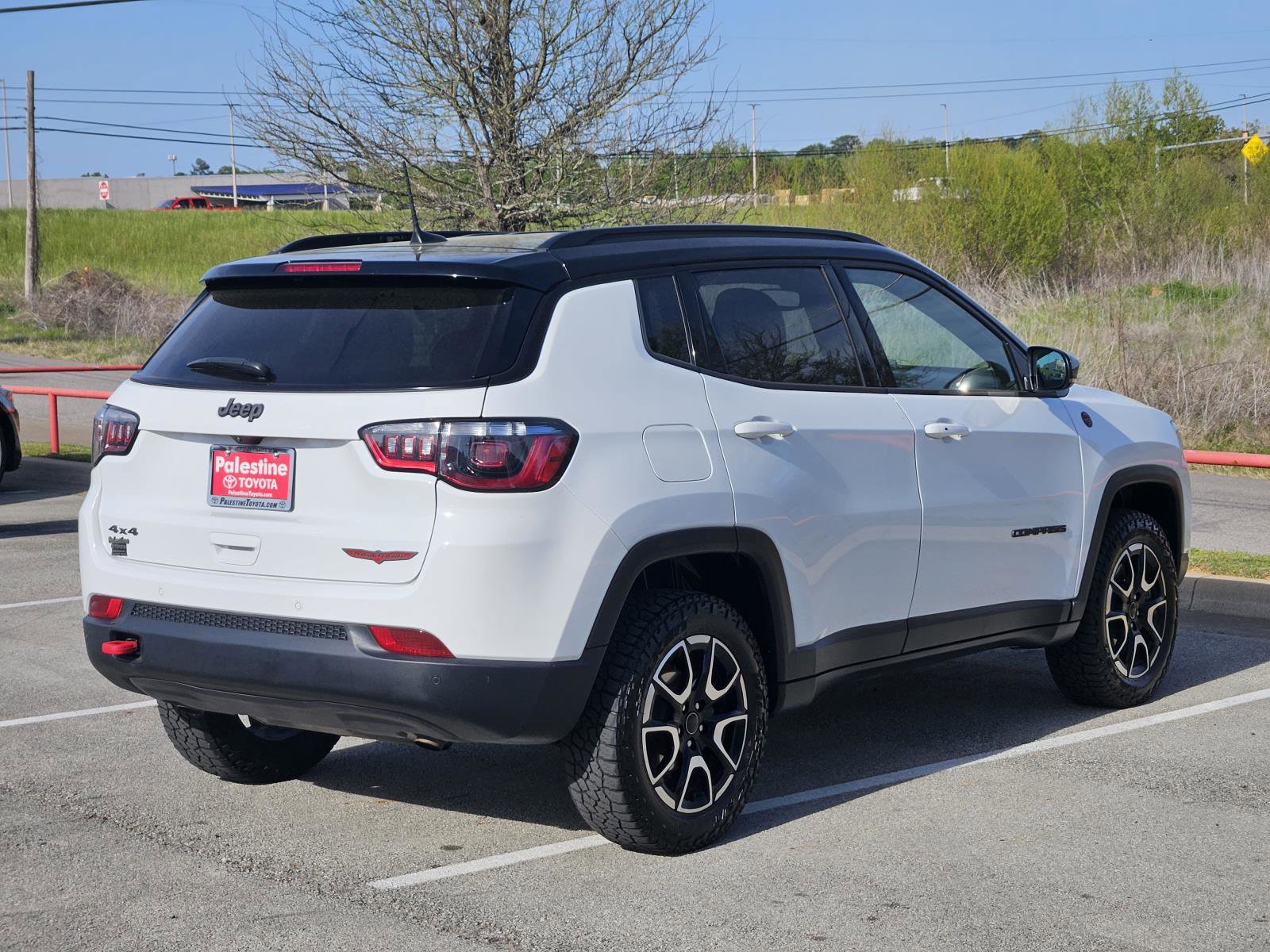 Used 2025 Jeep Compass Trailhawk image 6