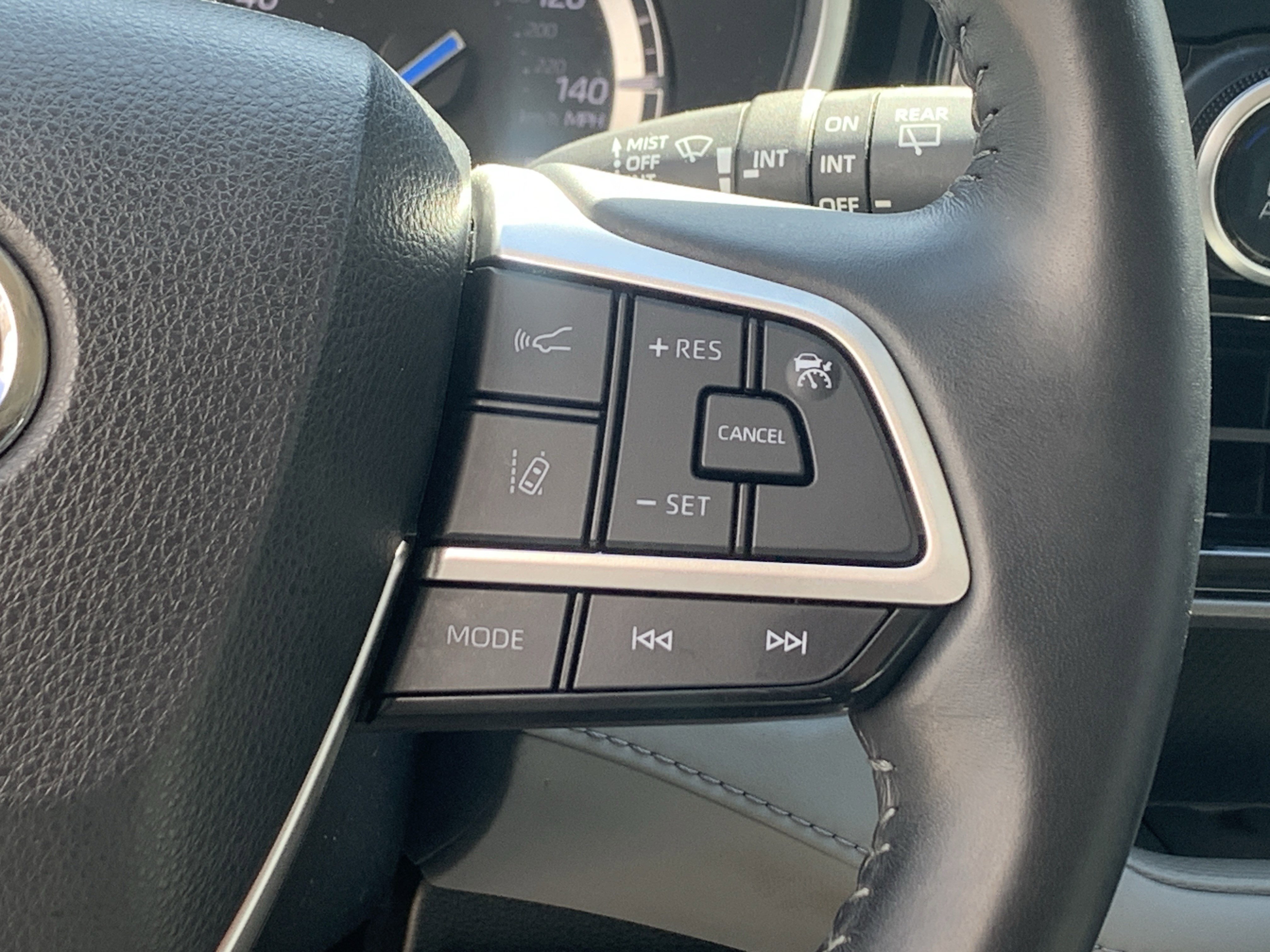 Used 2022 Toyota Highlander XLE image 19