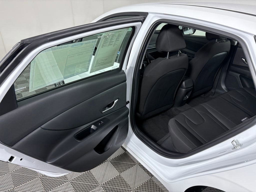 Used 2024 Hyundai Elantra SEL image 27