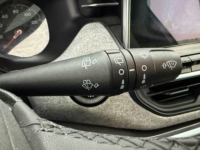 Used 2024 Jeep Compass Latitude image 12