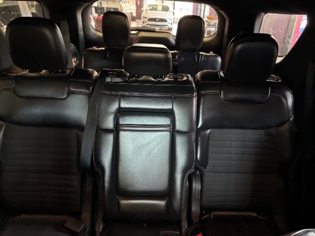 Used 2025 Ford Explorer ST-Line w/ ST-Line Street Pack AWD/4WD image 8