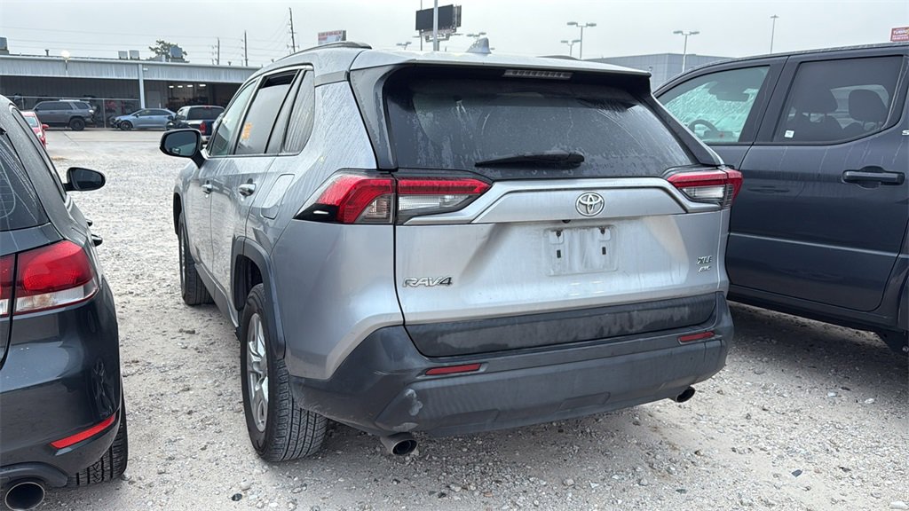 Used 2019 Toyota RAV4 XLE image 4
