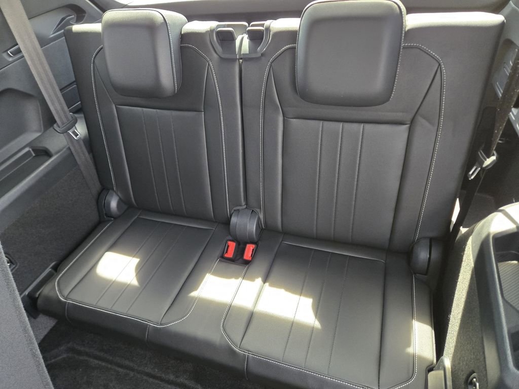 Used 2024 Volkswagen Tiguan SE R-Line image 20