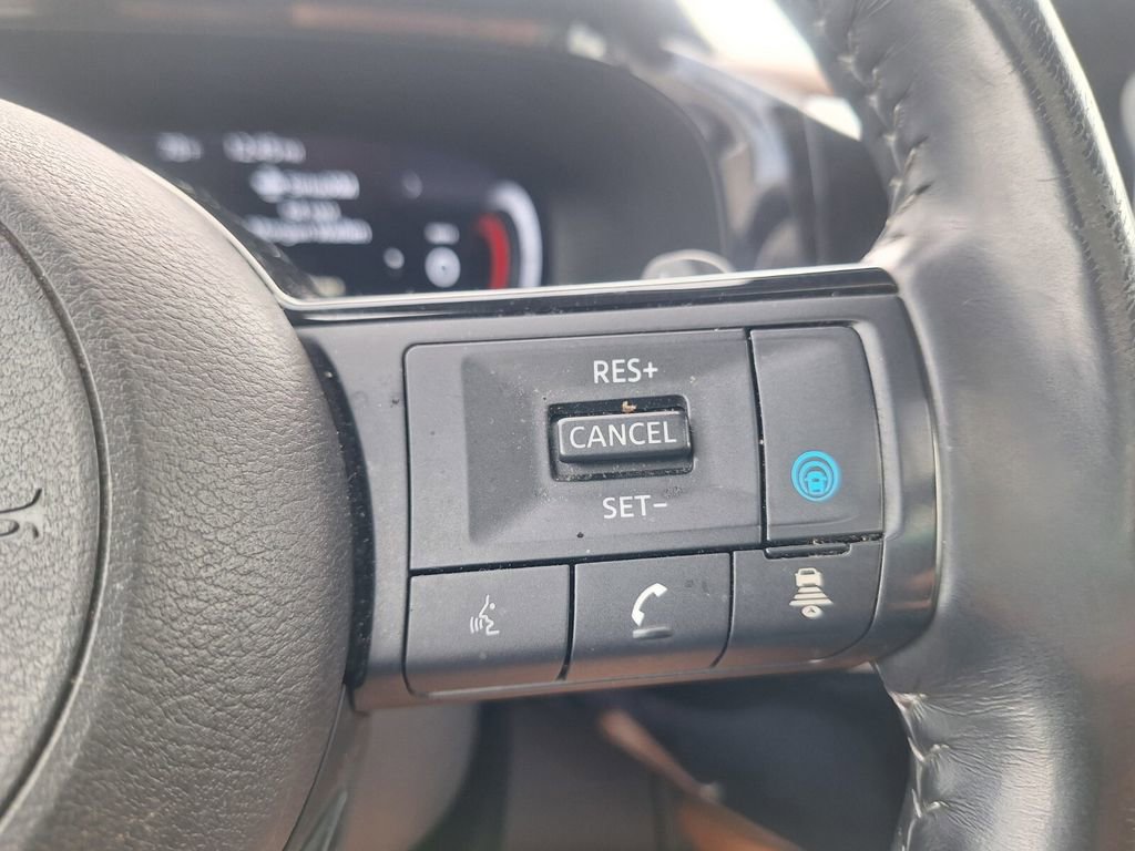 Used 2024 Nissan Pathfinder Platinum FWD image 14