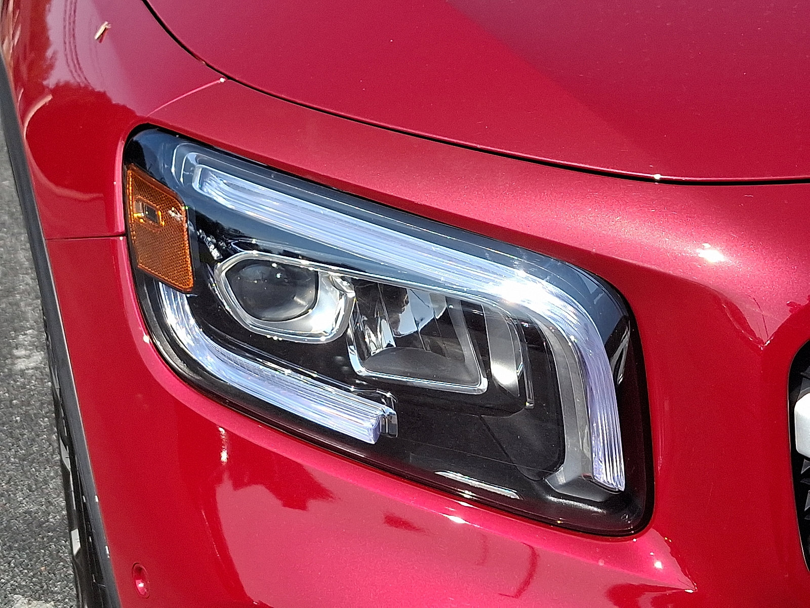 Used 2020 Mercedes-Benz GLB 250 4MATIC w/ Premium Package image 10