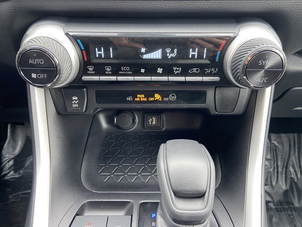 Used 2025 Toyota RAV4 LE image 17
