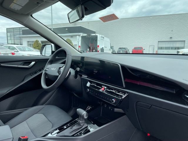 New 2025 Kia Niro EX Touring image 32