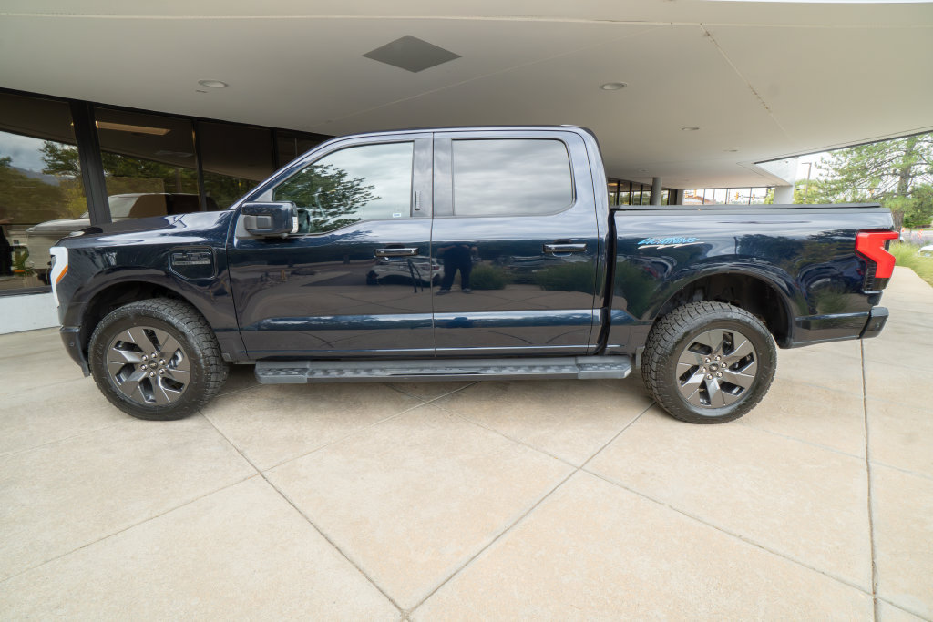 Used 2023 Ford F150 Lightning Lariat AWD/4WD image 4