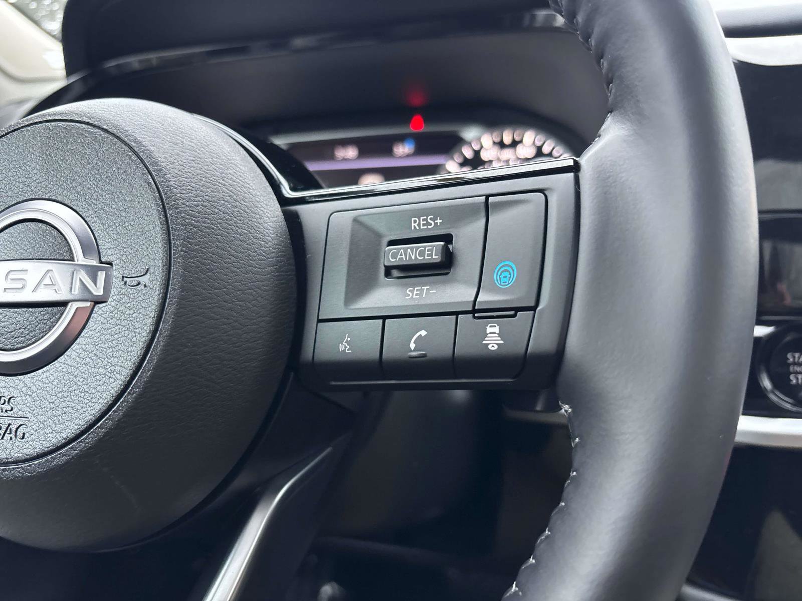 Used 2025 Nissan Pathfinder SL w/ SL Premium Package image 25