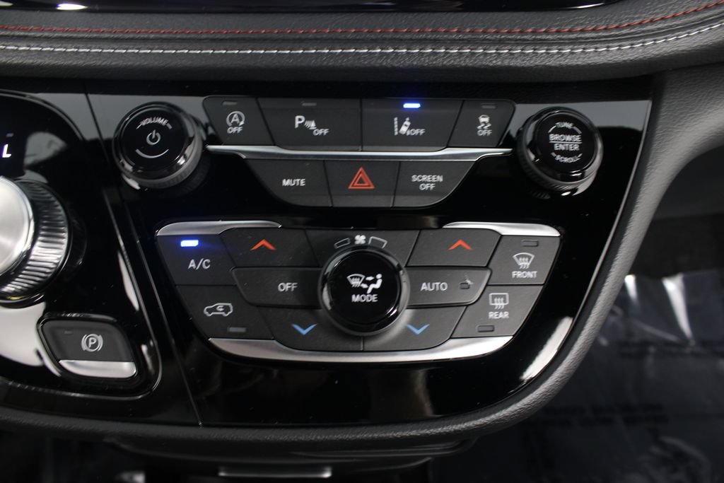 New 2027 Chrysler Pacifica Select FWD image 6