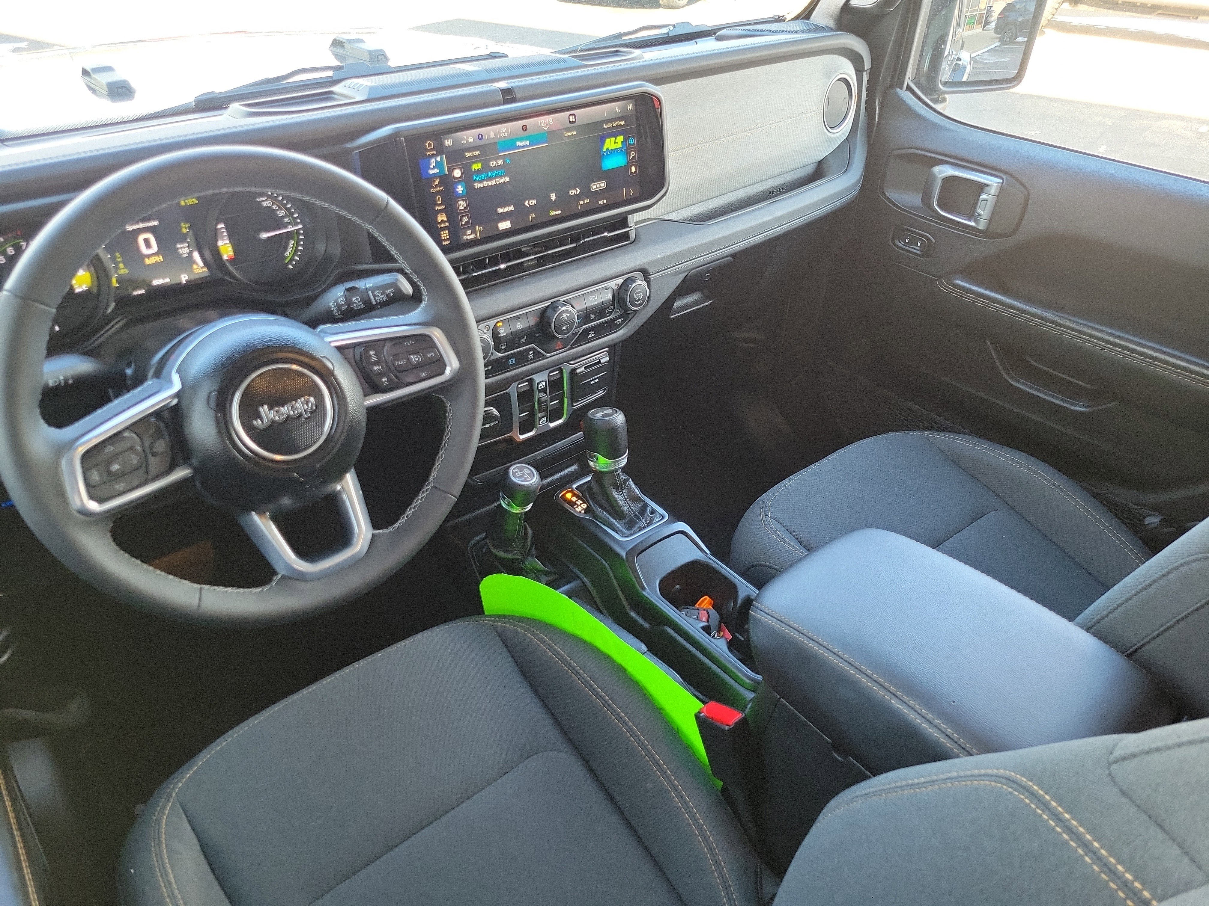 Used 2025 Jeep Wrangler Unlimited Sahara image 19