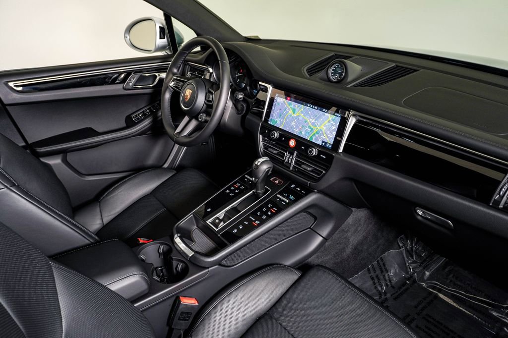 Certified 2026 Porsche Macan AWD/4WD image 14