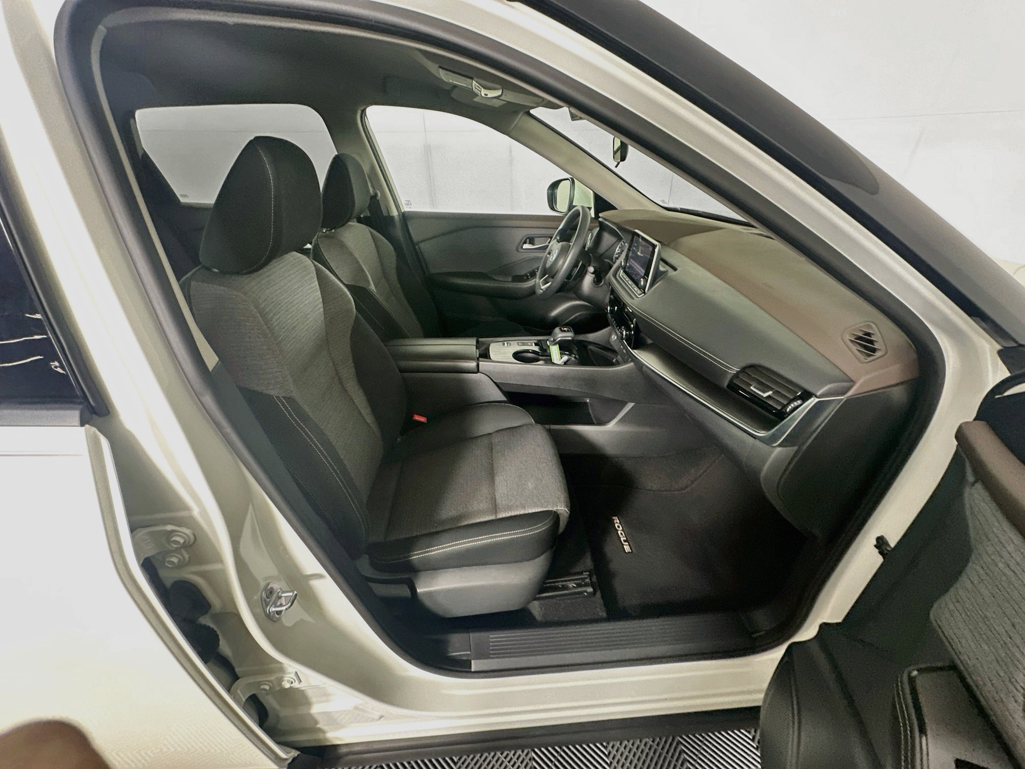 Used 2021 Nissan Rogue SV FWD image 29