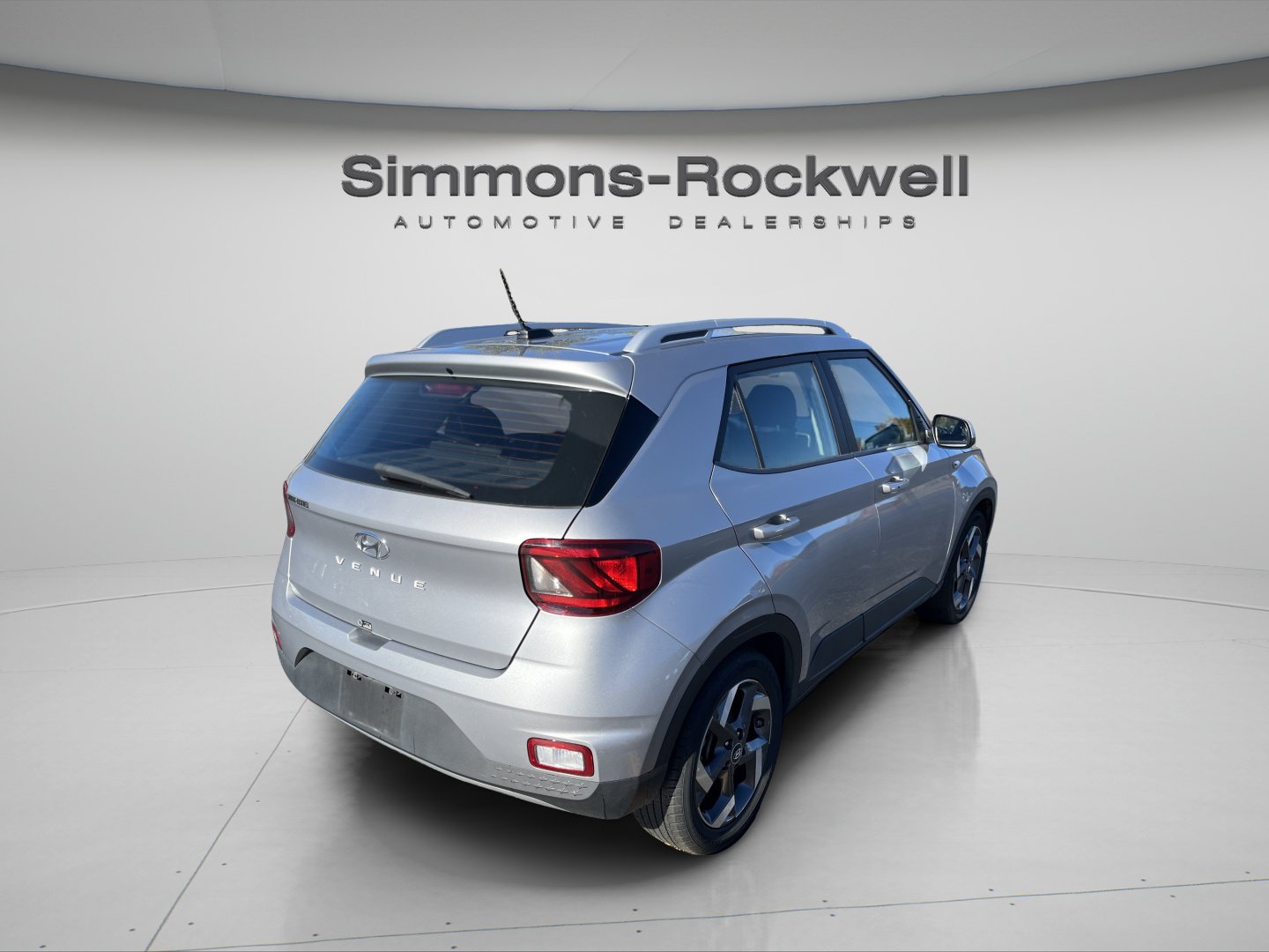 Used 2025 Hyundai Venue SEL FWD image 5