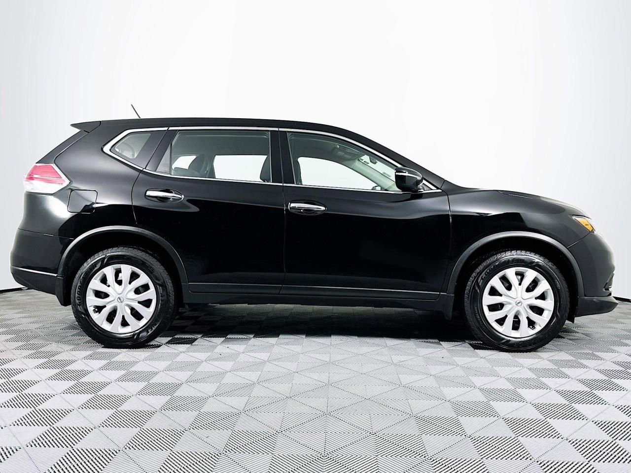 Used 2015 Nissan Rogue S image 26