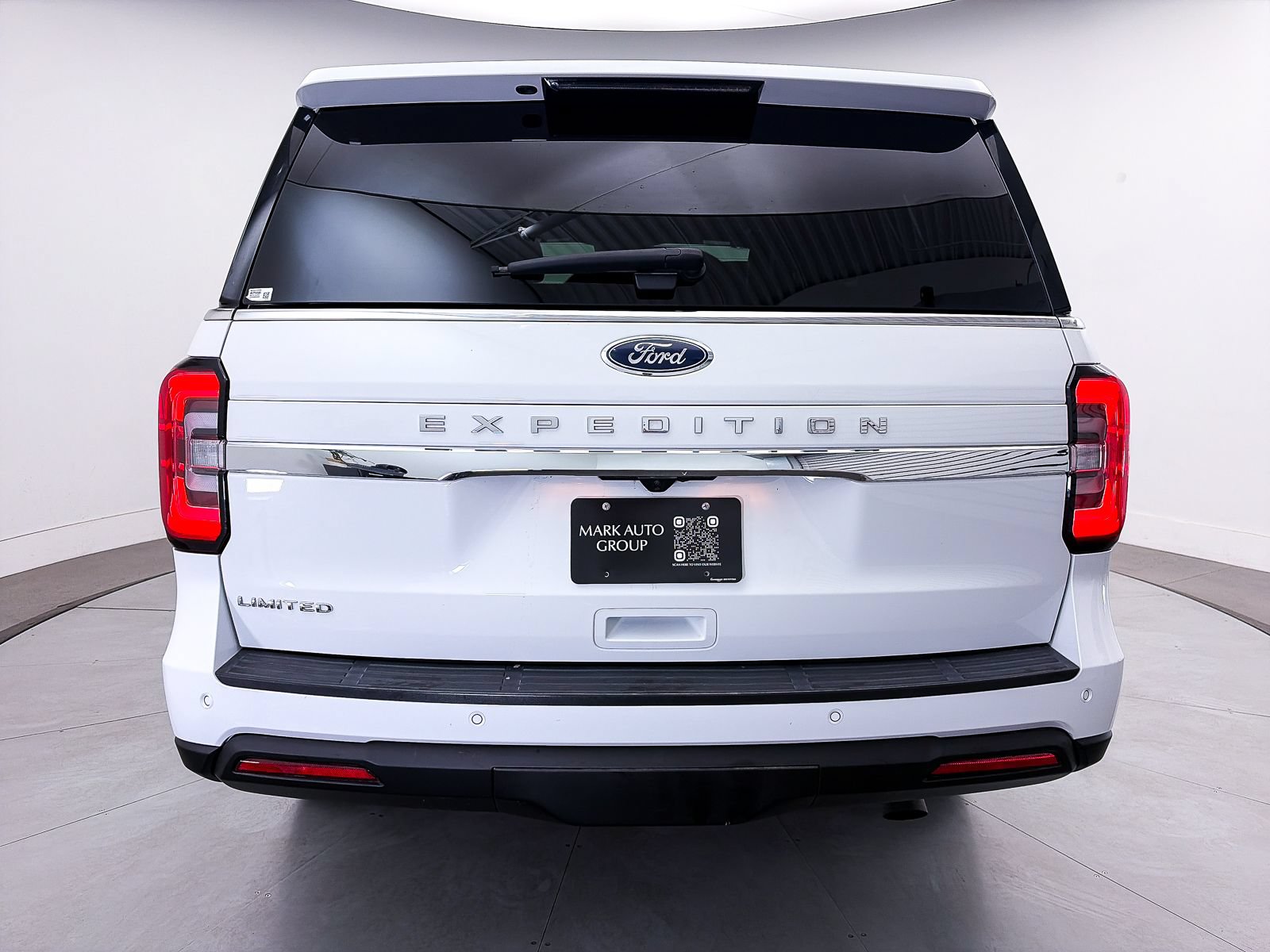 Used 2024 Ford Expedition Limited AWD/4WD image 16