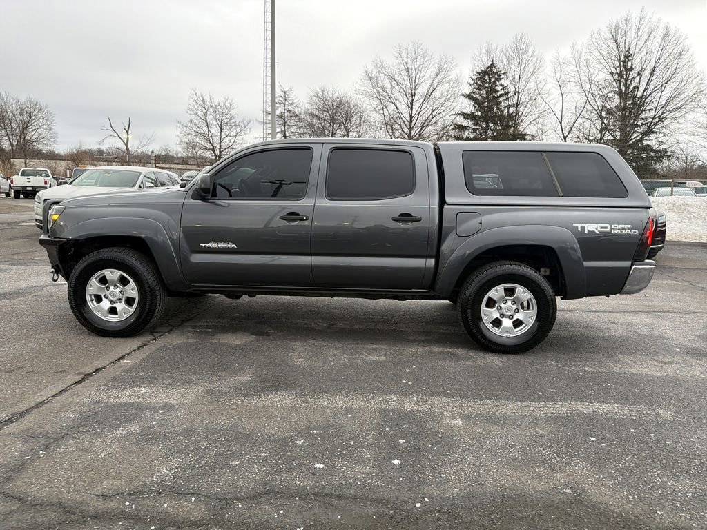 Used 2015 Toyota Tacoma 4x4 Double Cab w/ TRD Off-Road Package image 2