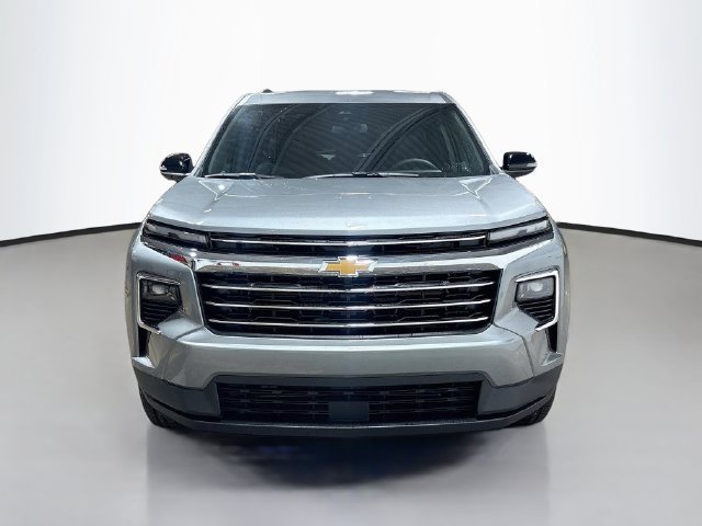 New 2027 Chevrolet Traverse LT w/ LPO, Floor Liner Package FWD image 3
