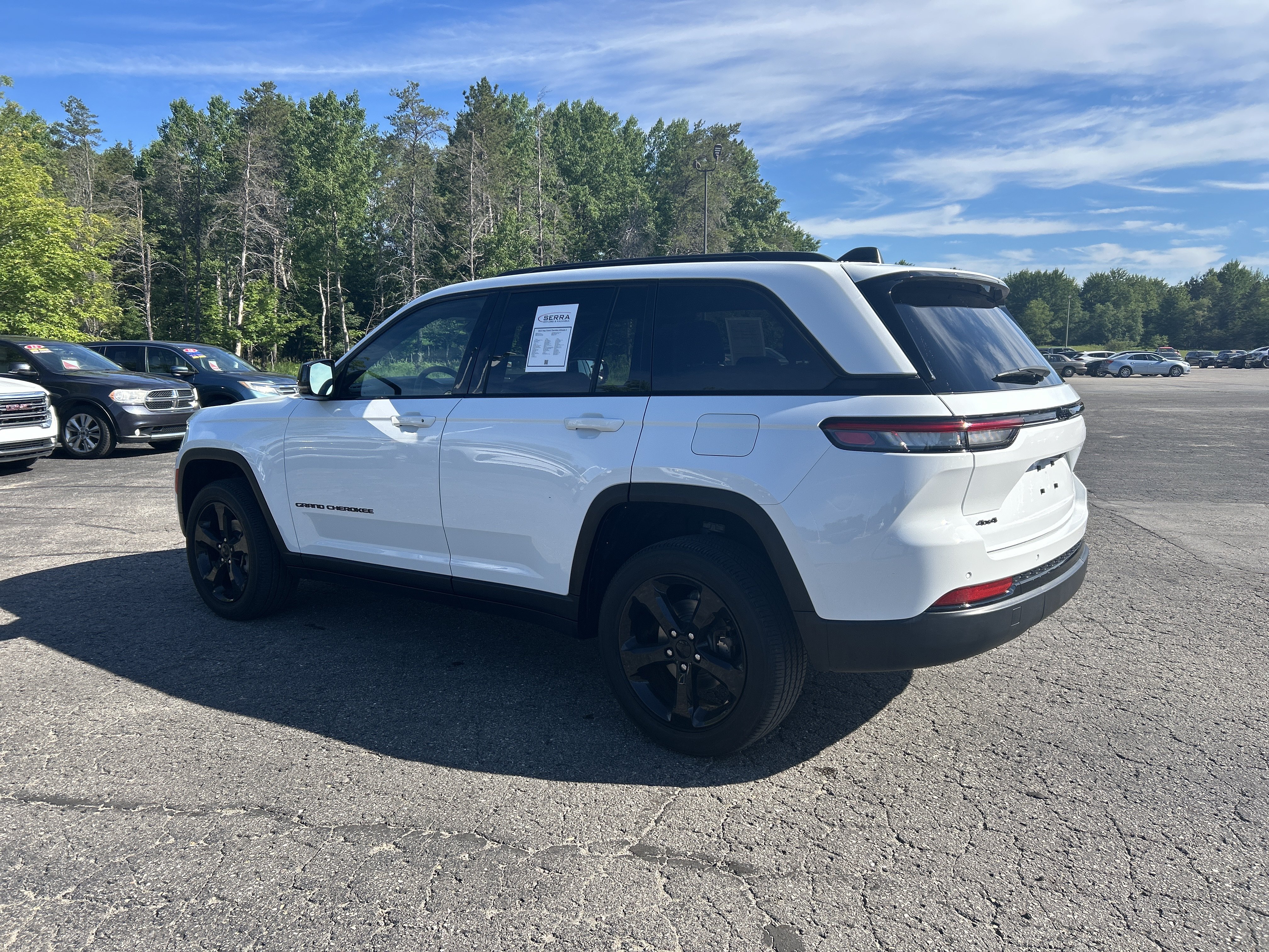 Used 2023 Jeep Grand Cherokee Altitude AWD/4WD image 5