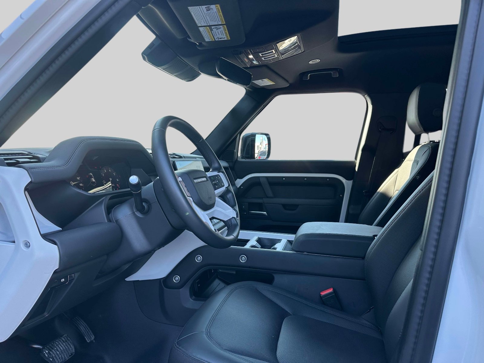 Used 2025 Land Rover Defender 110 S image 15