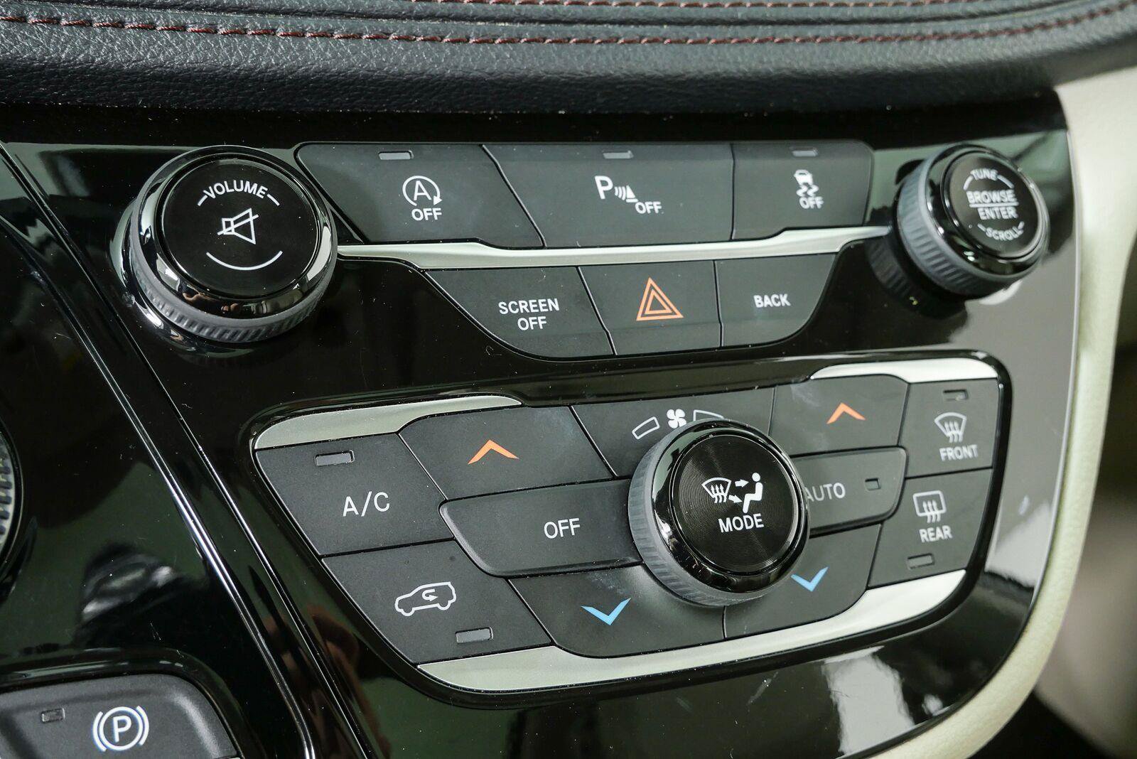 Used 2017 Chrysler Pacifica Limited FWD image 16