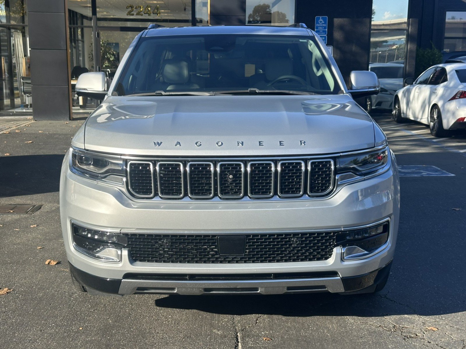 Used 2022 Jeep Wagoneer Series III w/ Premium Group I AWD/4WD image 5