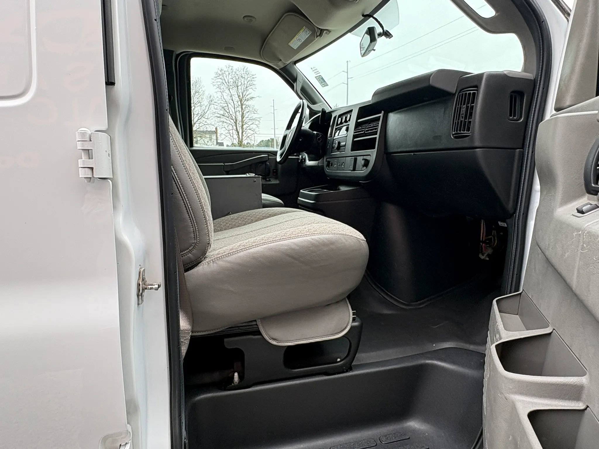 Used 2021 Chevrolet Express 2500 w/ Driver Convenience Package image 14