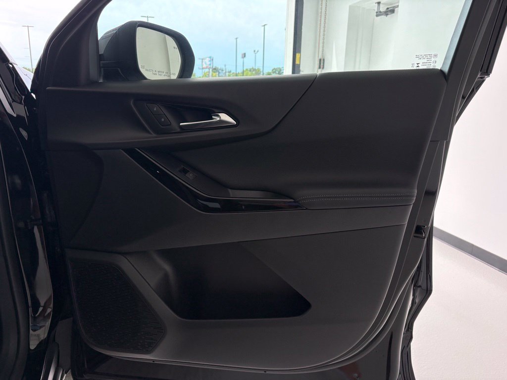 New 2027 Chevrolet Equinox LT w/ LPO, Floor Liner Package FWD image 33