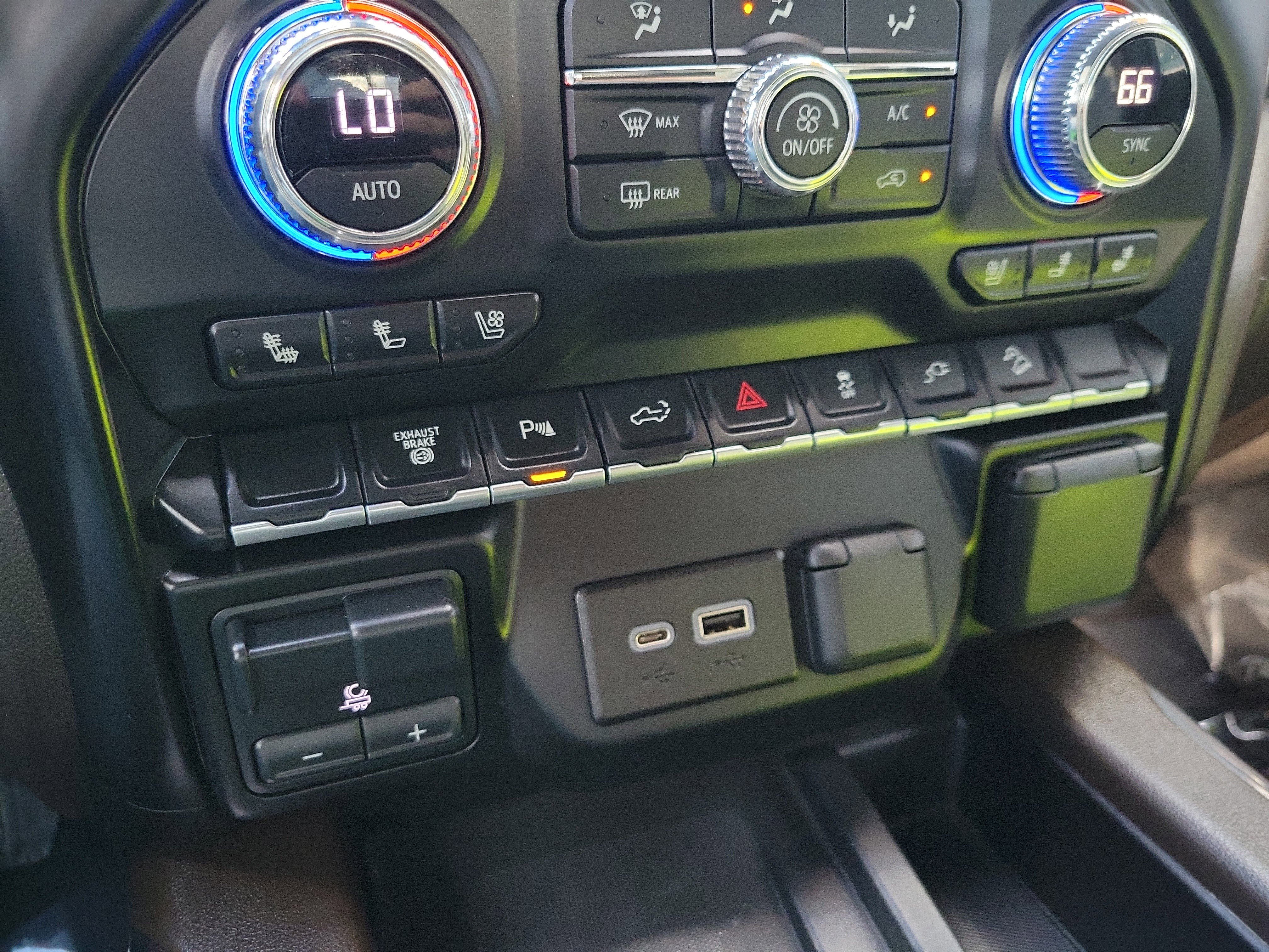 Used 2023 GMC Sierra 2500 SLT w/ SLT Premium Package image 26